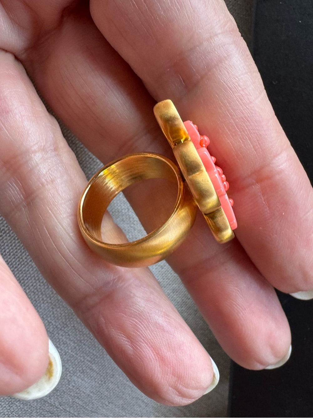 CHANEL Vintage Size 6 1/2Coral Pink and Gold Flower Ring - Picture 3 of 4